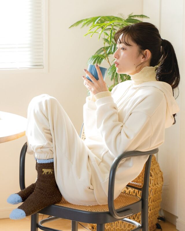 今日は「靴下の日」🧦
靴下を2足並べた時の形が1111に見えるということから由来してるそうです🩵
 
Wpc. Patternsのあったかグッズ、ムームーソックスは
足元をふわふわ生地が優しくあったかく包み込んでくれるアイテム☀️
 
2025年秋冬シーズンでは
可愛いカラーリングとワンポイント刺繍が可愛いシリーズが仲間入り🐅
 
寒い冬も足元を可愛くぽかぽか心も晴れやかに過ごしませんか🌼
 
#wpc
#wpcpatterns
#wpc_worldparty
#心にいつも晴れもよう
#ライフスタイル
#暮らしを楽しむ
#贈り物
#ギフト
#テキスタイル
#寒さ対策
#温活
#靴下の日
#wpcpatterns_official
@wpc_official