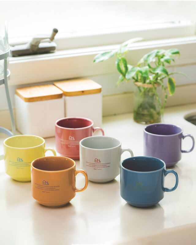 底面のプリントがポイント🍎スタッキングマグカップ☕️

レトロかわいいカラーリングにもこだわったスタッキングマグソリッド。裏返すとWpc. Patternsの柄のワンポイントが🌼

お花やりんご、猫などそれぞれ違ったプリントが全部揃えたくなるアイテム💛

スタッキングできるので、収納も嵩張らないのがポイント⭕️
 全色パッケージ付きなので、ギフトにもオススメです🎁
 
#wpc #wpcpatterns #wpcpatterns_official  #心にいつも晴れもよう #マグカップ @wpc_official