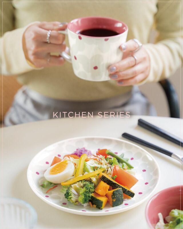 食卓に花を添えるWpc. Patternsの食器達🍽️

華やかなテキスタイルデザインと、色彩が
毎日心晴れやかにしてくれます🌼

毎日の気分に合わせて選ぶのも楽しい時間で❤️
どれもパッケージ付き。プレゼントにもおすすめのアイテムです🎁

#wpc #wpcpatterns #wpcpatterns_official  #ギフト #食器 @wpc_official
