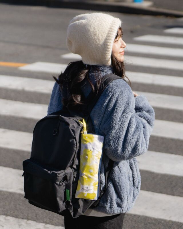 突然の雨も安心☔️
 
Wpc. Patterns のアンブレラケース🌂
・内側に給水素材を使用しているので、ケースにしまってバッグにサッと入れれるのが嬉しいポイント🙆
・使わない時は小さく折り畳めるので持ち運びも楽々！
・カラビナ付きなので、カバンに取り付けOK！
 
便利ポイントがたくさんのアンブレラケースは
ペットボトルホルダーとしても⭕️
 
傘生地を使用してるので撥水もバッチリです💧
 
#wpc
#wpcpatterns
#wpcpatterns_official 
#心にいつも晴れもよう
#アンブレラケース
@wpc_official