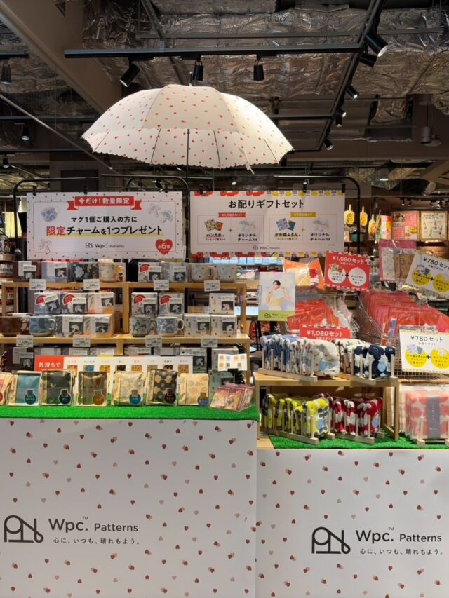 .
／
#バレンタイン ギフトイベントのお知らせ📢
＼

ルクア大阪B2F“キッチン&マーケット”にて
2/26(木)までの期間限定で
バレンタインギフトコーナーを展開中🍫💘
 
💌ハンカチ＆ドリップバッグセット／ふきん＆ドリップバッグ
💌スタッキングマグ＋傘チャーム＋クリアファイル
 
大切な人へのバレンタインギフトにぴったり➰💓
入口すぐで展開中！ぜひお立ち寄りください♪
 
#wpc
#wpcpatterns
#キチマ
#バレンタインギフト 
@wpc_official