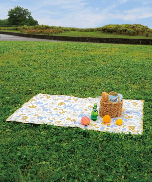 ひろげた瞬間、気分が上がる
Wpc. Patternsのレジャーシート🌱
 
公園でも、ピクニックでも。
さっと敷くだけで、そこが自分だけの場所に。
荷物を置いたり、ちょっとひと休みしたり…💭
外で過ごすのにちょうどいいサイズ感🌤
 
持ち手付きのケースがあるので、持ち運びもスムーズ♪
これからのゴールデンウィークのおでかけにもぴったりです。
 
柄は全部で6柄。
外で過ごす時間が、少し楽しくなる予感🧺🍃
 
ꕤ.｡.掲載アイテム
レジャーシート（税込1,650円）
クッカモカ / ポルクオフ / フォーゲルヴェンネグレー / フロラージュオフ / メリーフラワーオフ / レオパードタイガー /
 
🌼Wpc. 直営店舗
Wpc. 心斎橋PARCO店（心斎橋PARCO5階）
@wpc_shinsaibashiparco
 
Wpc. LUCUA1100店（LUCUA1100 7階）
@wpc_lucua1100
 
Wpc. Echika fit GINZA店（東京メトロ丸ノ内線銀座駅構内）
@wpc_ginza
 
Wpc. Pattens
心に、いつも、晴れもよう。
 
空もようは変えられなくても、
心もようは変えられるもの。
 
雨の日を憂う人の心が晴れる。
そんなきっかけを届けられないか。
 
天気と人の気持ちを見つめ、
考え続けてきた私たちの答え。
 
それが『Wpc. Patterns』
 
日々を彩るデザインにかこまれて、
みんなの心が晴れますように。
 
#wpc
#wpcpatterns
#wpcpatterns_official 
#心にいつも晴れもよう
#レジャーシート
@wpc_official