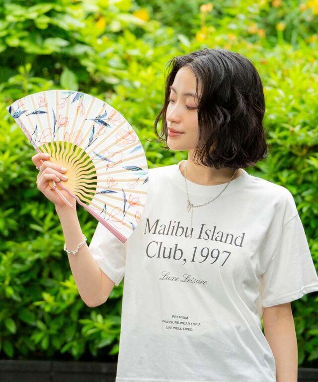 夏のコーデに、さりげない華やかさを🪡

Wpc. Patternsの
"ギフトボックス入り扇子 ウェーブタイプ"。

落ち着いた色合いに、
上品なかわいらしさをプラスしたデザイン。

ウェーブのフォルムが手元にさりげないアクセントを添え、
浴衣にも、普段のお出かけにもぴったりです🫧

この夏のお出かけを、涼やかに🎐

ꕤ.｡.掲載アイテム
ギフトボックス入り扇子 ウェーブタイプ（税込3,300円）

#wpc
#wpcpatterns
#wpcpatterns_official 
#心にいつも晴れもよう
#summer
#夏休み
@wpc_official